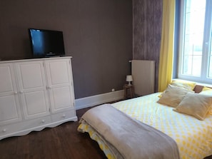 Individually decorated, individually furnished, soundproofing, free WiFi