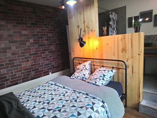 Individually decorated, individually furnished, soundproofing, free WiFi
