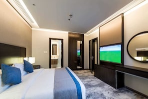 Tallelokero huoneessa, silitysrauta/-lauta, ilmainen Wi-Fi