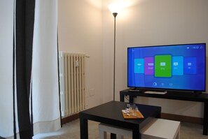 公寓, 2 間臥室 | 起居區 | 平面電視