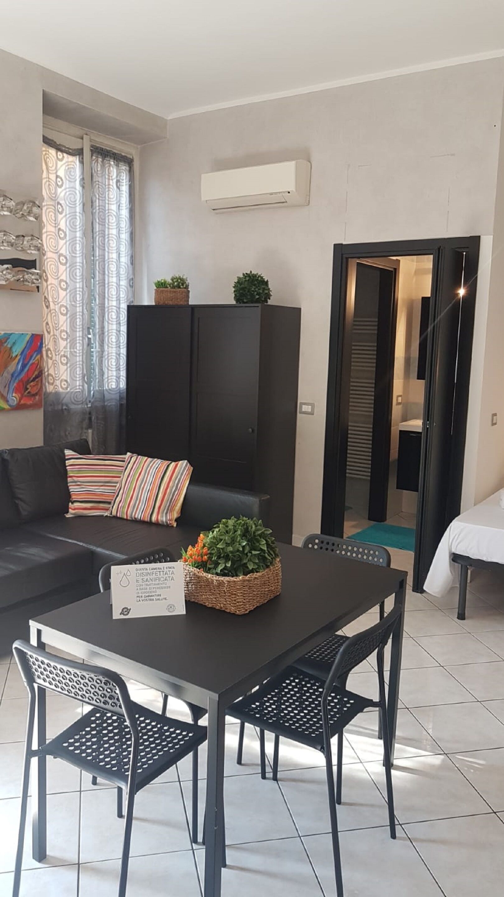 Studio | Wohnbereich | Fernseher