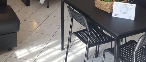 Studio | Woonruimte | Een televisie