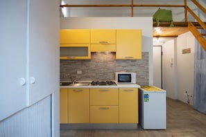 Duplex | Private kitchen | Fridge, microwave, stovetop, cookware/dishes/utensils