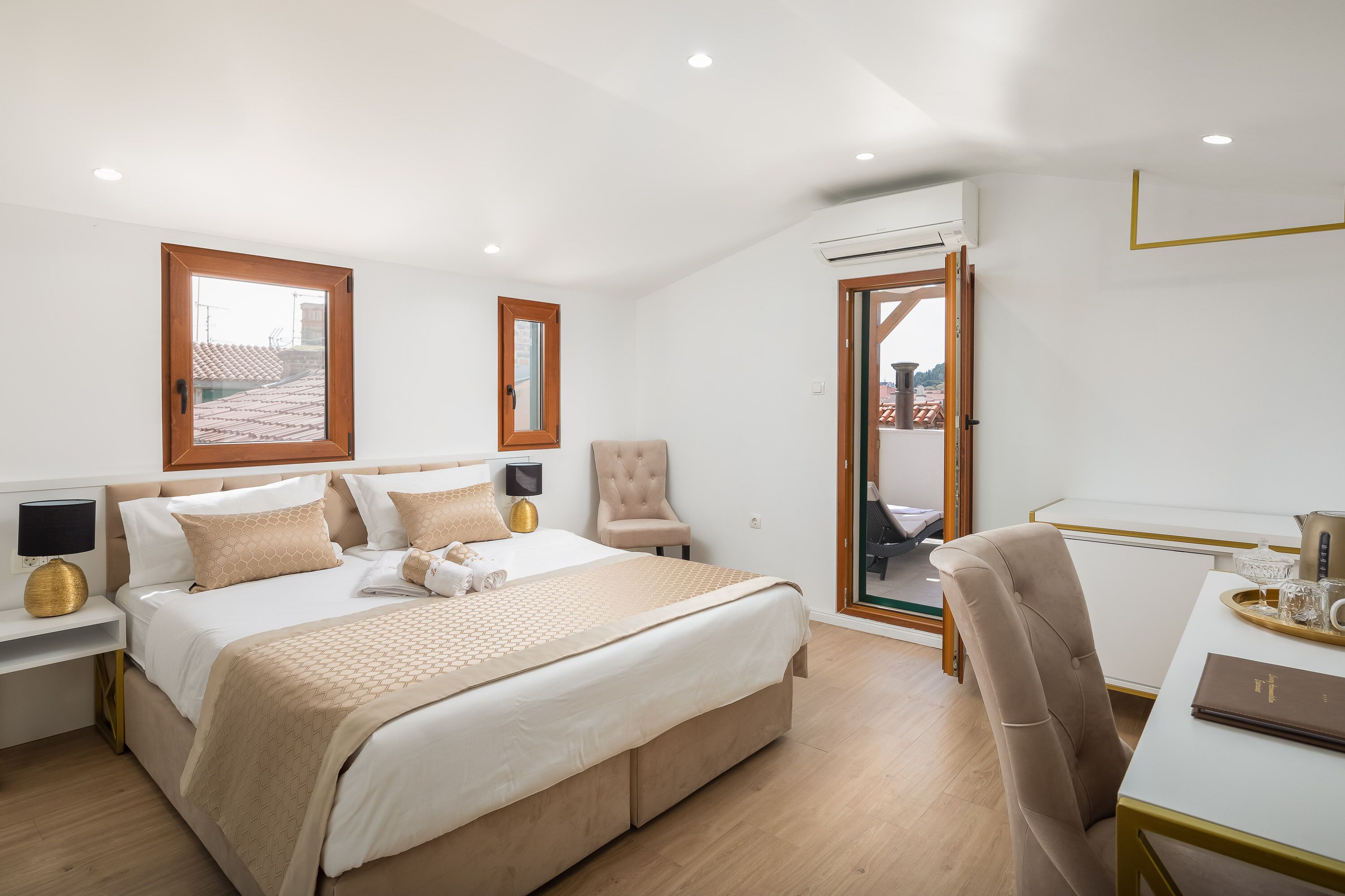 Photo - Le Premier Luxury Rooms