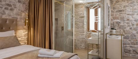 Deluxe Double Room | Premium bedding, memory foam beds, minibar, in-room safe