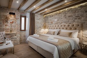 Deluxe Double Room | Premium bedding, memory foam beds, minibar, in-room safe - Le Premier Luxury Rooms (Split)