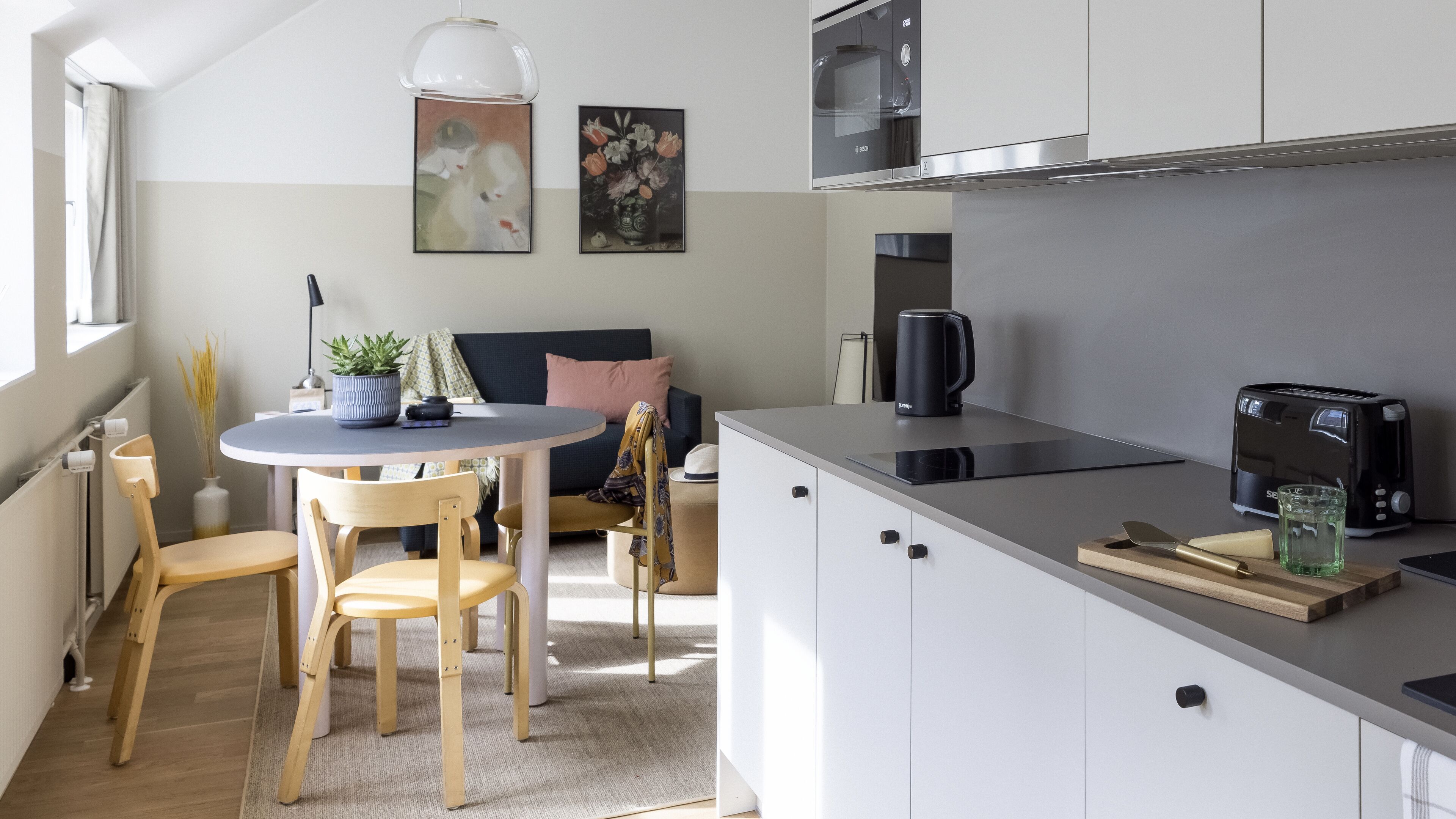 Pet-Friendly Finnish Design Penthouse | Cozinha privada | Geladeira grande, micro-ondas, cooktop, lava-louças