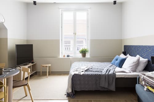 Finnish Design Penthouse Studio | Área de sala de estar | Smart TV, consola de videojuegos y Netflix