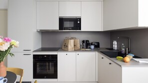 Finnish Design Penthouse w/ Sauna | 전용 주방 | 대용량 냉장고, 전자레인지, 쿡탑, 식기 세척기