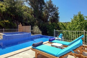 Outdoor pool, sun loungers - Villa Tuzer (Kas)