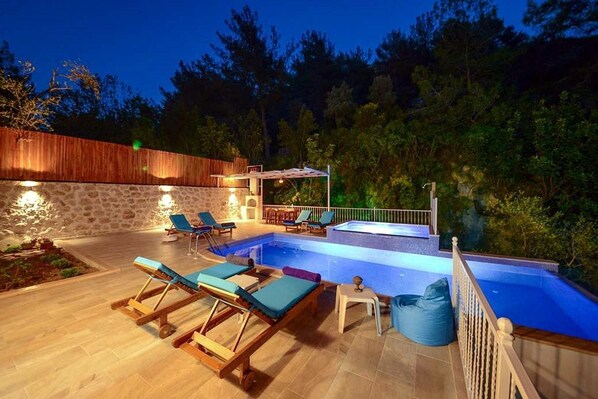 Outdoor pool, pool loungers - Villa Tuzer (Kas)
