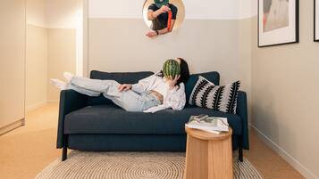 Neljän hengen huone (- Roomy) | 1 makuuhuone, ylelliset vuodevaatteet, pillowtop-patjalliset sängyt