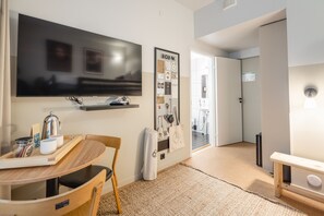 Pocket | 1 bedroom, premium bedding, pillowtop beds, desk - Bob W Helsinki Kluuvi (Helsinki)