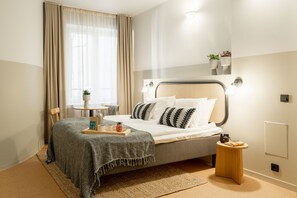 Quadruple Room (- Roomy) | 1 bedroom, premium bedding, pillowtop beds, desk - Bob W Helsinki Kluuvi (Helsinki)