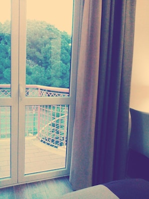 Minibar, desk, laptop workspace, blackout drapes - 60Quattro Bedrooms (Lamezia Terme)