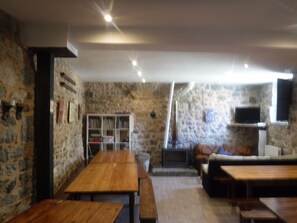 Dining - Albergue Valle de Arbas - Hostel (Villamanin)