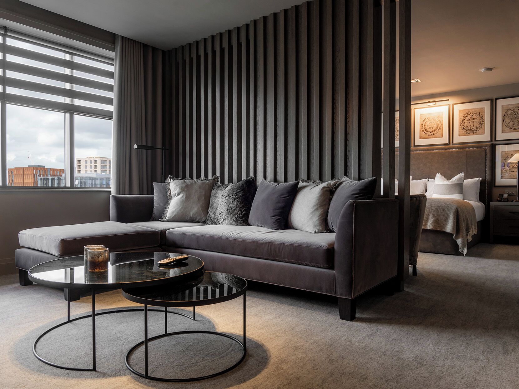 deluxe suite | living area | flat-screen tv