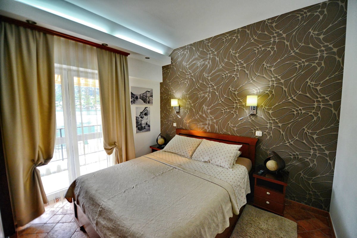 Comfort Apartment, 2 Bedrooms, Sea View | Premium bedding, desk, soundproofing, iron/ironing board
