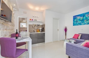 Deluxe Apartment, 1 Bedroom | Private kitchenette | Fridge, stovetop, electric kettle, toaster - Apartments St Thomas (Dubrovnik)