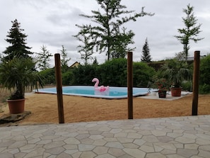 Piscine extérieure en saison