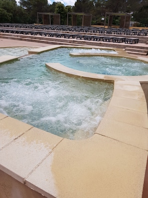 Outdoor spa tub - La Pierre Verte Camping Village (Fréjus)