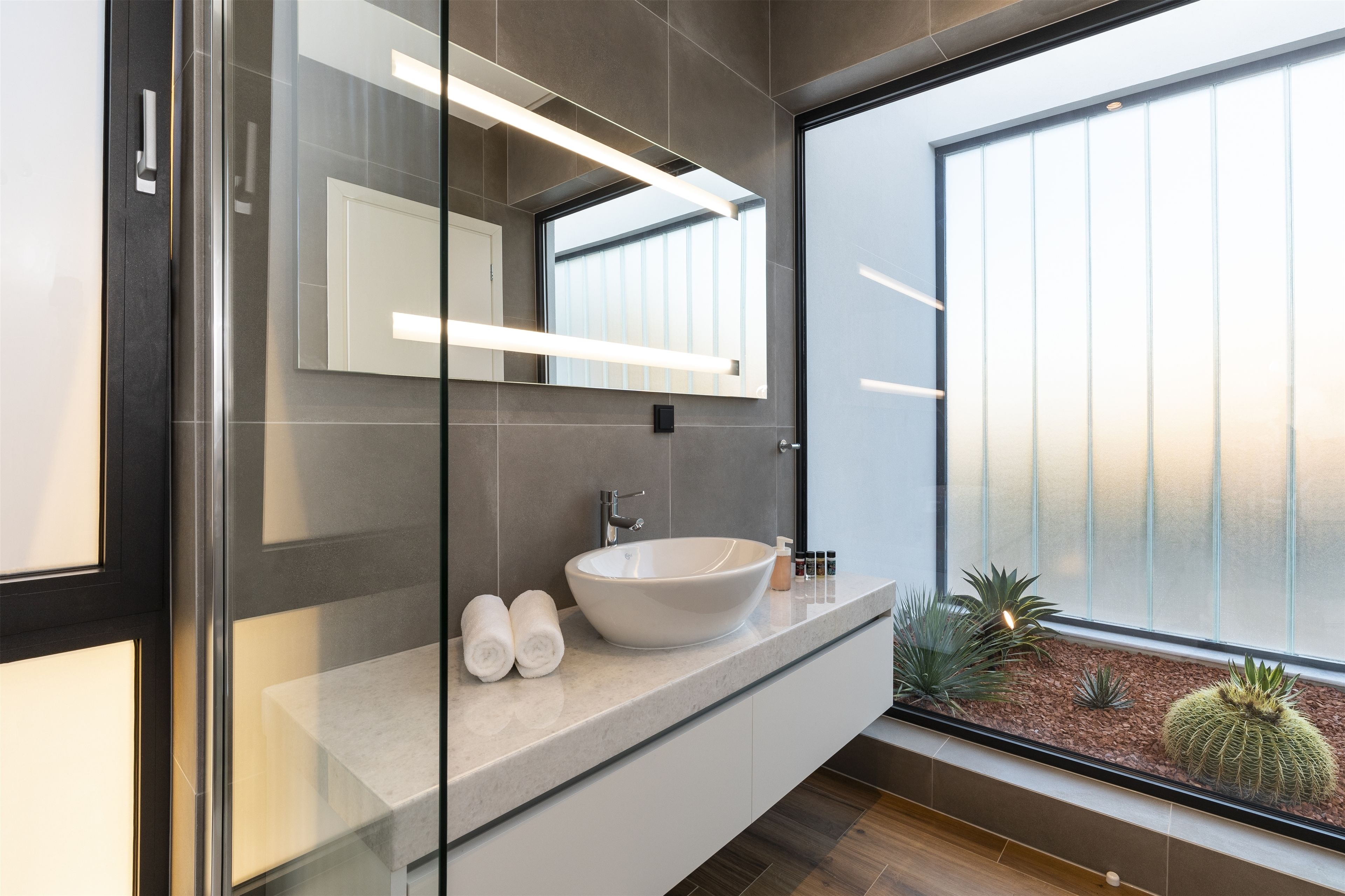 Bathroom sink