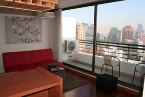 公寓, 多张床, 无烟房 | 起居区 | 平板电视、MP3 基座