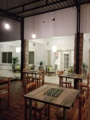 Breakfast, lunch and dinner served - Urban Lodge (Bujumbura)