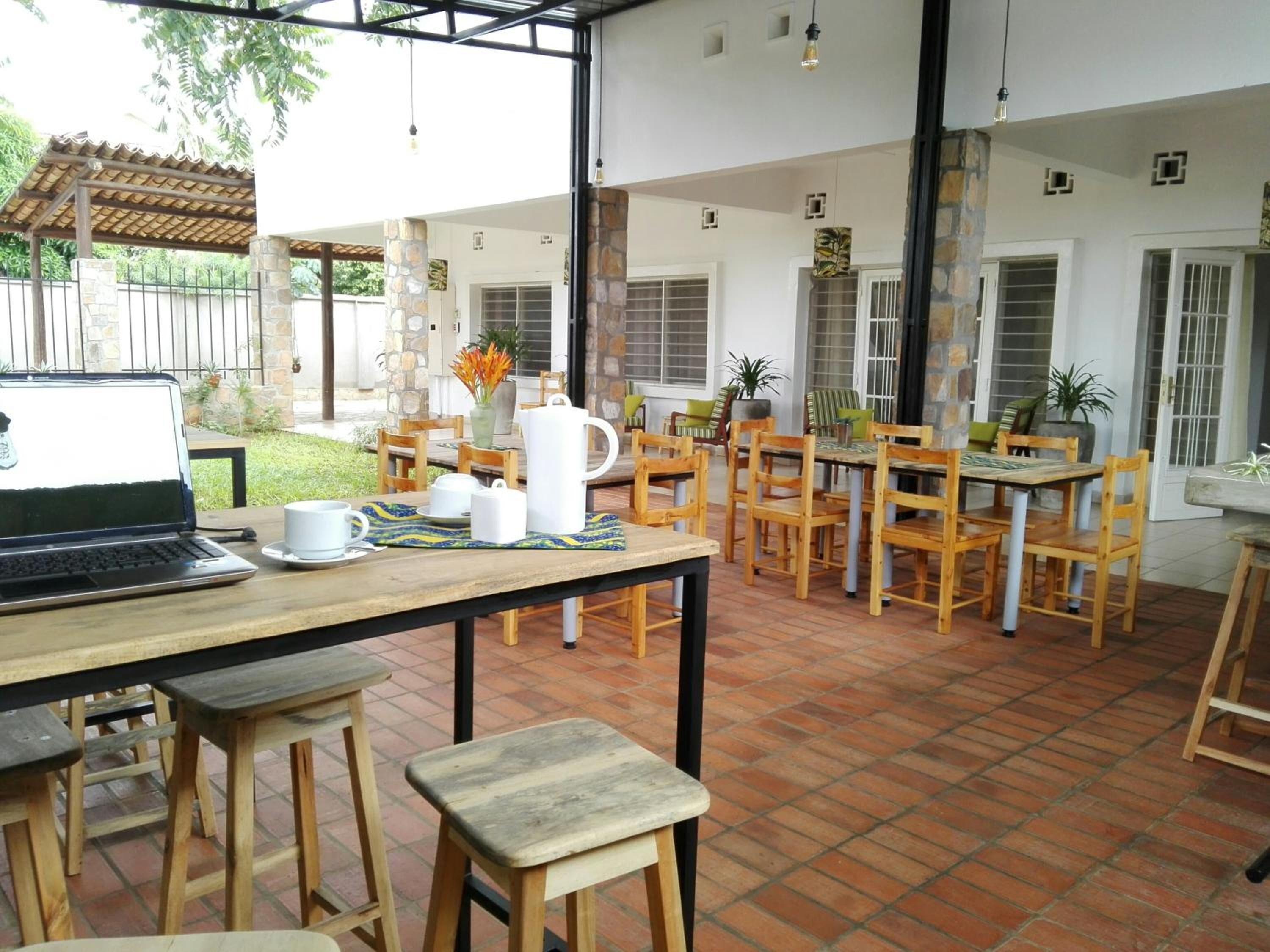 Se sirven desayunos, almuerzos, cenas y cocina local e internacional 