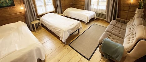 Appartement traditionnel, Plusieurs lits, non-fumeur, vue sur la cour intĂ©rieure | 1 chambre, dĂ©cor unique, ameublement unique, rideaux dâobscurcissement