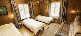 LAURI Historical Log House Manor