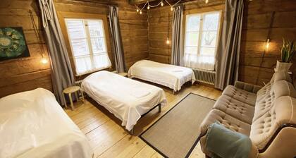 LAURI Historical Log House Manor