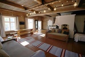 1 bedroom, individually decorated, individually furnished - LAURI Historical Log House Manor (Rovaniemi)