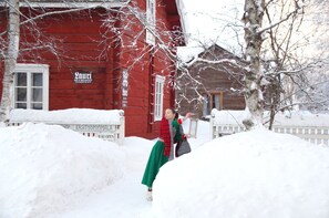 Exterior - LAURI Historical Log House Manor (Rovaniemi)