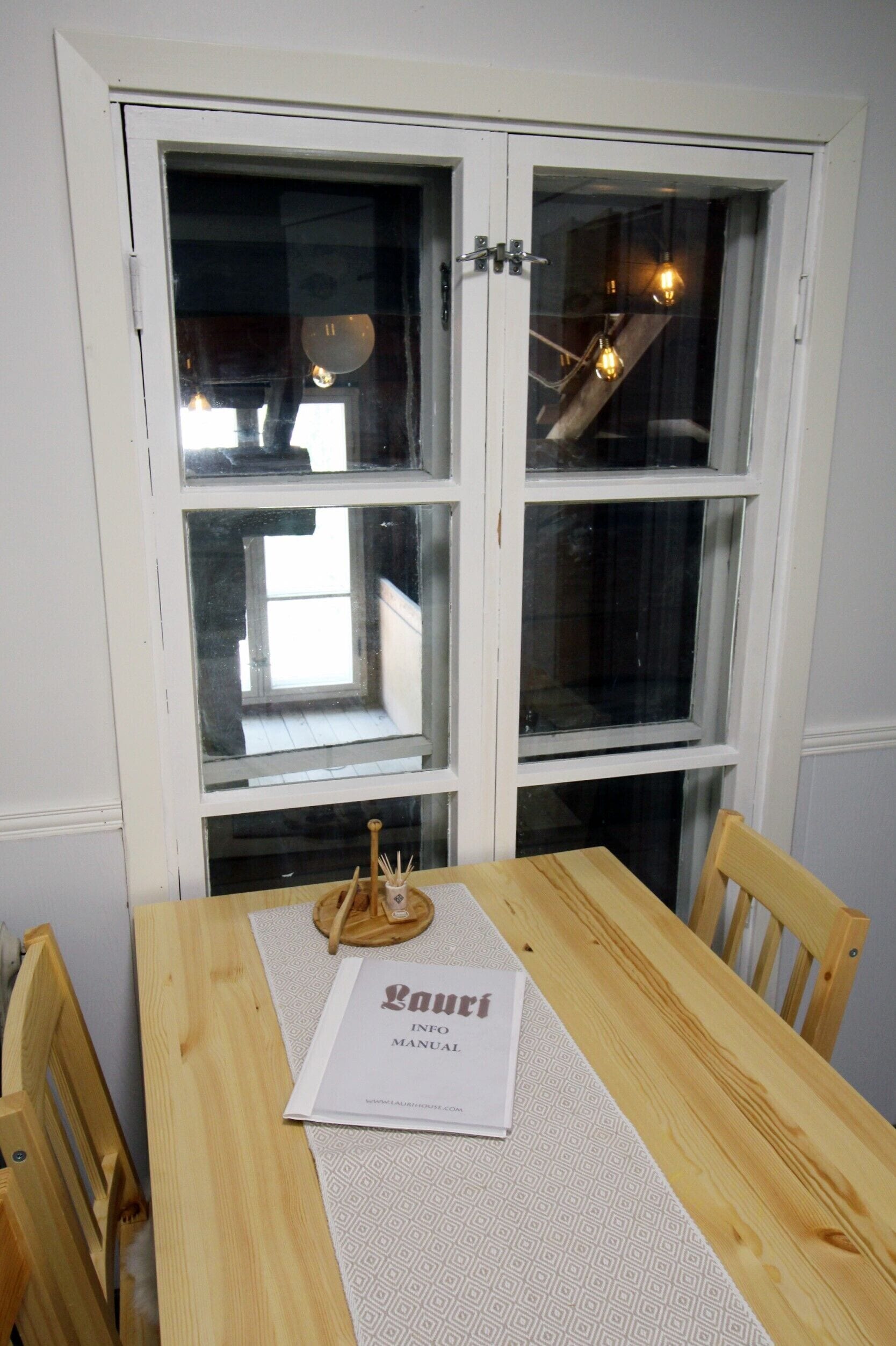 ロマンティック アパートメント 2 ベッドルーム | 客室内のダイニングエリア