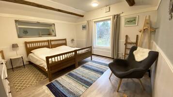 1 bedroom, individually decorated, individually furnished