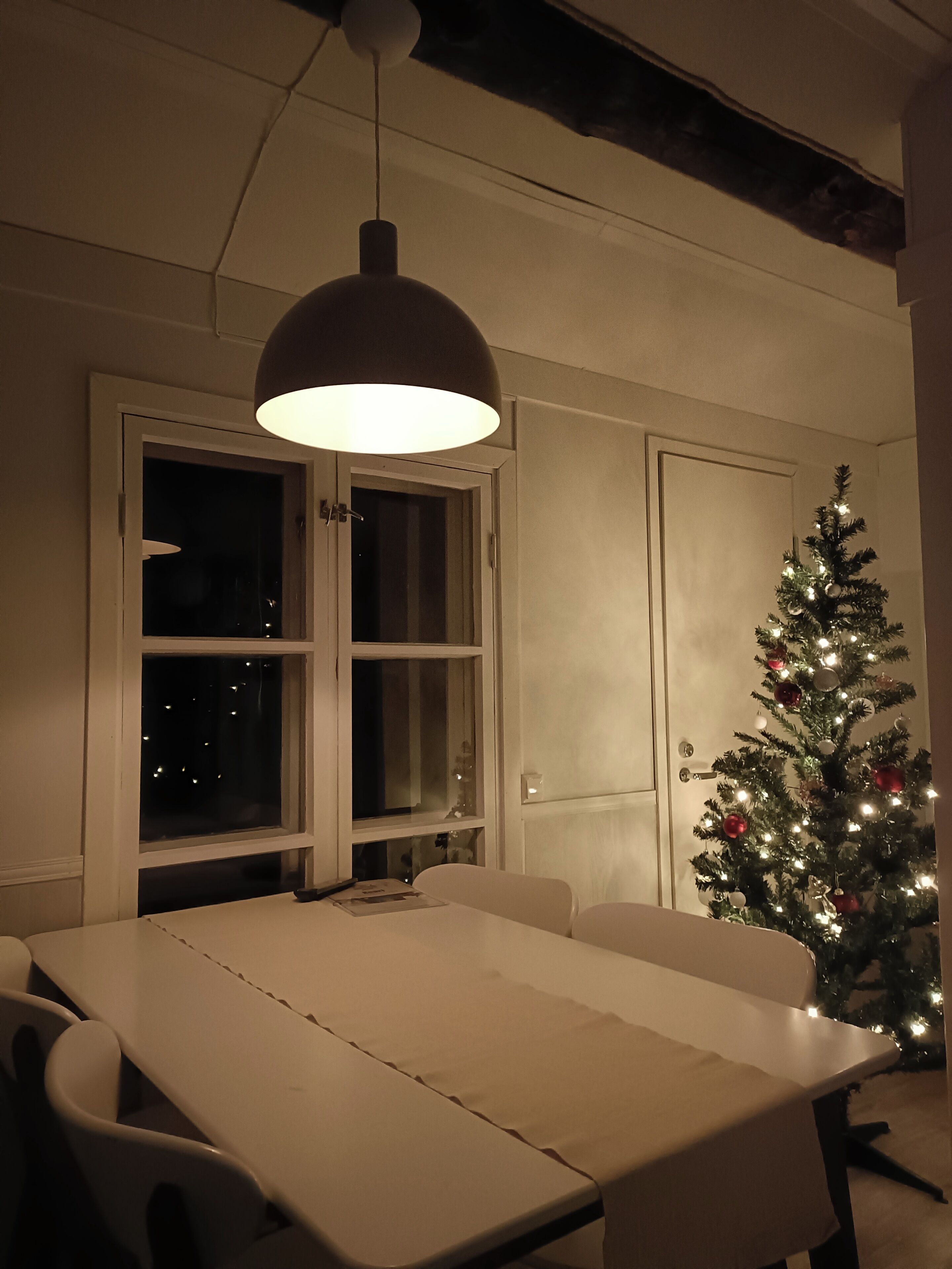 Apartamento romântico, 2 quartos | Área de estar | TV LED