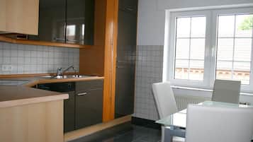 Studio | Private kitchen | Full-size fridge, microwave, oven, stovetop