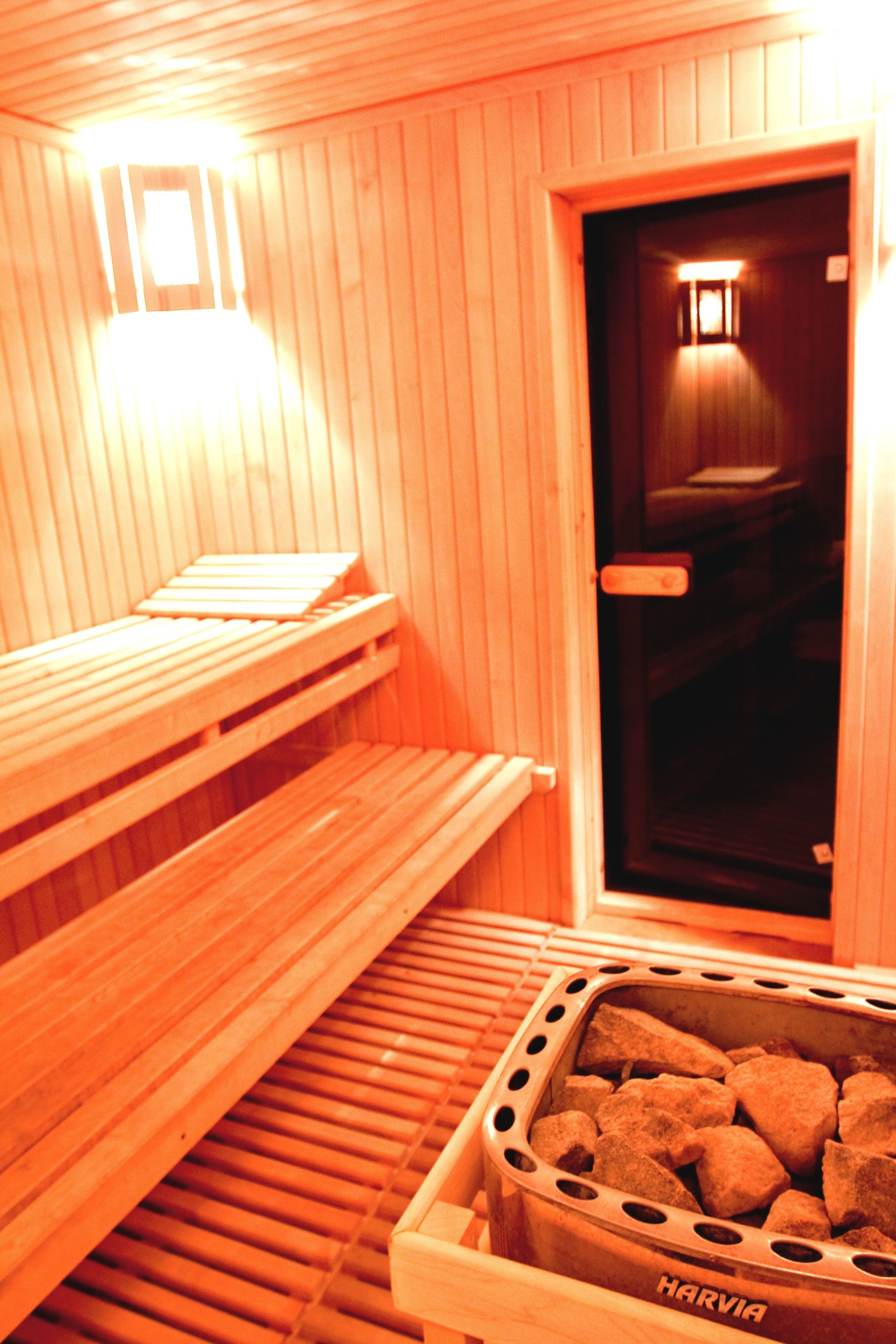 couples treatment room(s), sauna, hot tub, body treatments, hydrotherapy