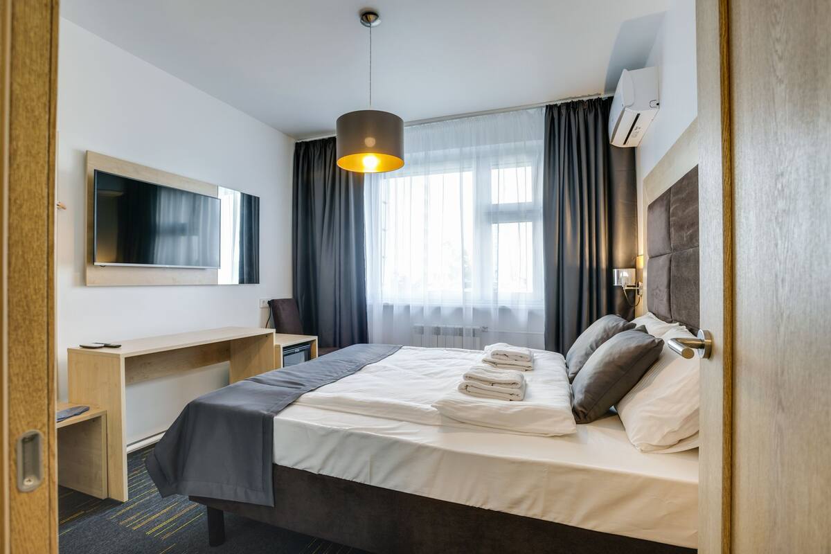 Suite, 1 King Bed, Hot Tub (5) | Desk, iron/ironing board, free WiFi
