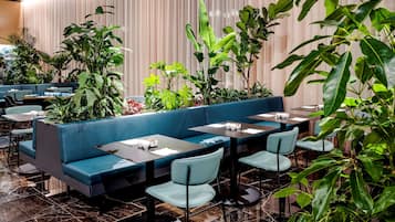 Desayuno buffet todos los dĂas (con cargo)