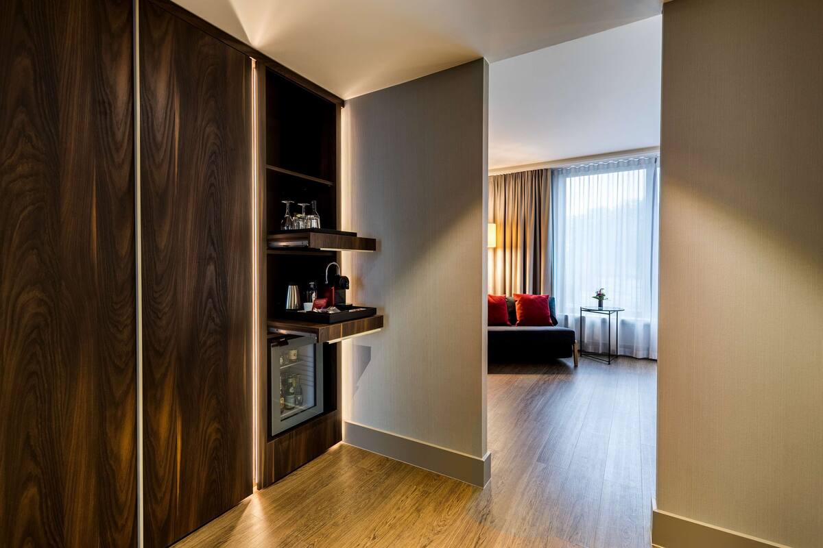 1 chambre, minibar, coffres-forts dans les chambres, bureau