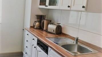 Grand-Apartment | Eigene Küche | Großer Kühlschrank, Mikrowelle, Ofen, Herdplatte