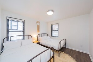 5 bedrooms, iron/ironing board, free WiFi - Stunning Rustic 5bd in Prime Location! (Nashville)