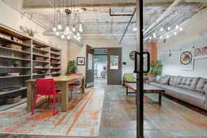 Apartment (2 Bedrooms) | Living room