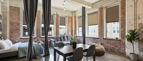 Apartment (3 Bedrooms) | 3 bedrooms, iron/ironing board, free WiFi