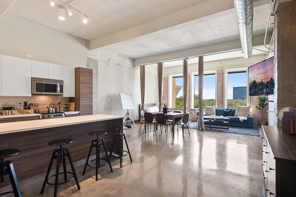 Departamento (3 Bedrooms) | Cocina privada | Refrigerador, microondas, horno y lavavajillas 