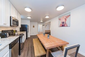 雪櫃、微波爐、小烤箱、廚房用具/餐具/器皿