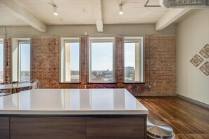 Bathroom - Modern 1bd in the Core of Downtown (Dallas)