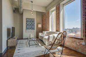Living room - Modern 1bd in the Core of Downtown (Dallas)